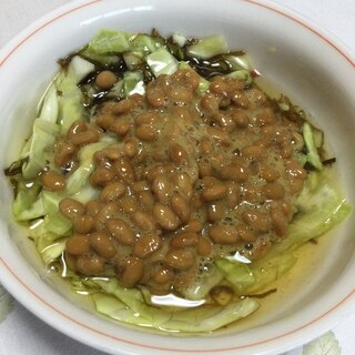 キャベツのもずく酢漬けと納豆